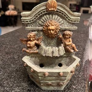 Heritage mint table top fountain Lion head with angels. Fountain works music too